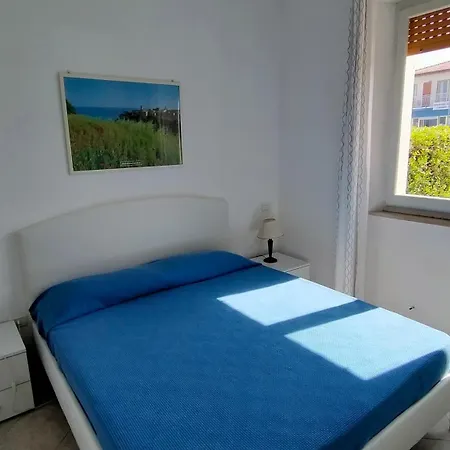 Holiday home P312 Nr 104 Trilocale Sul Mare Con Ombrellone In Prima Fila